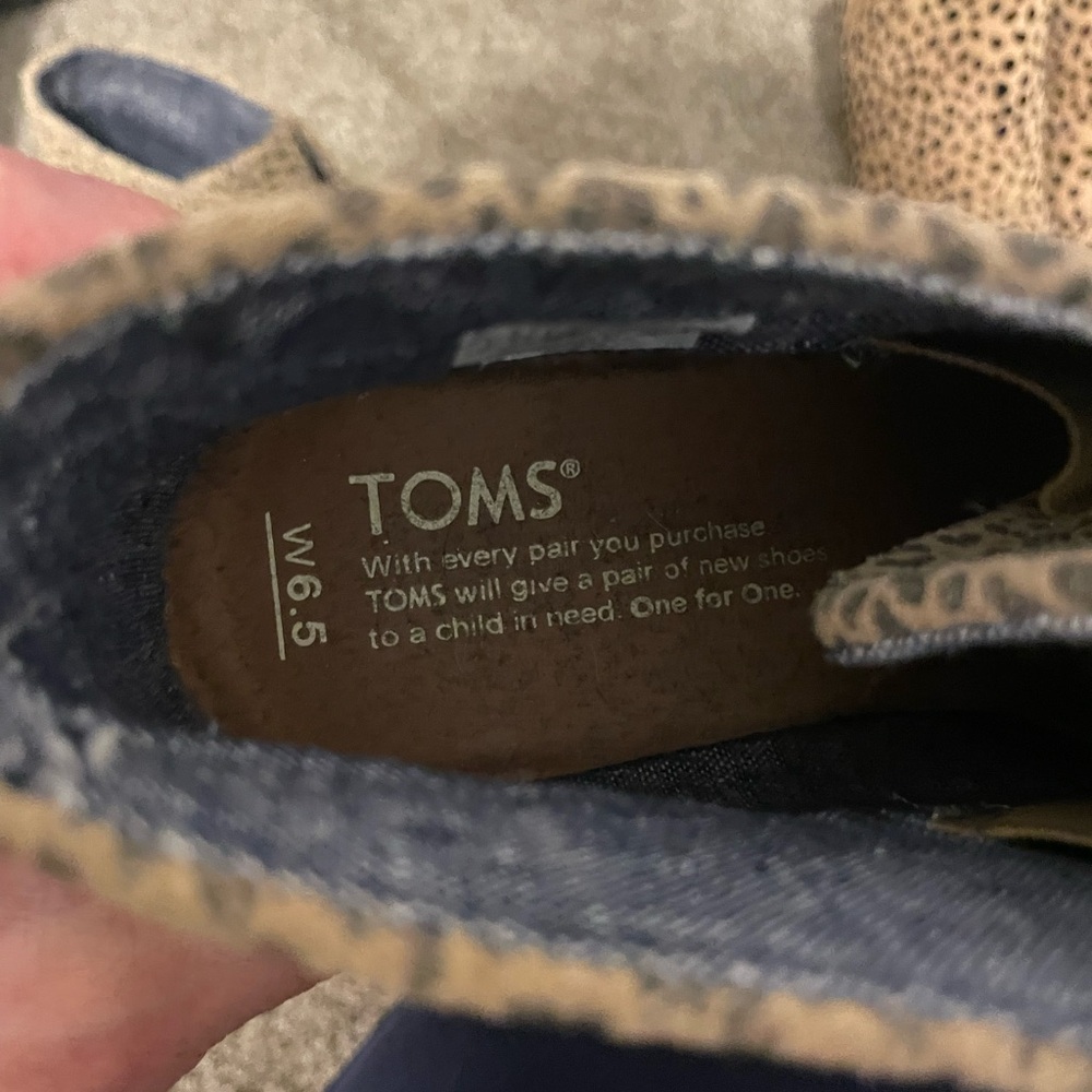 Toms